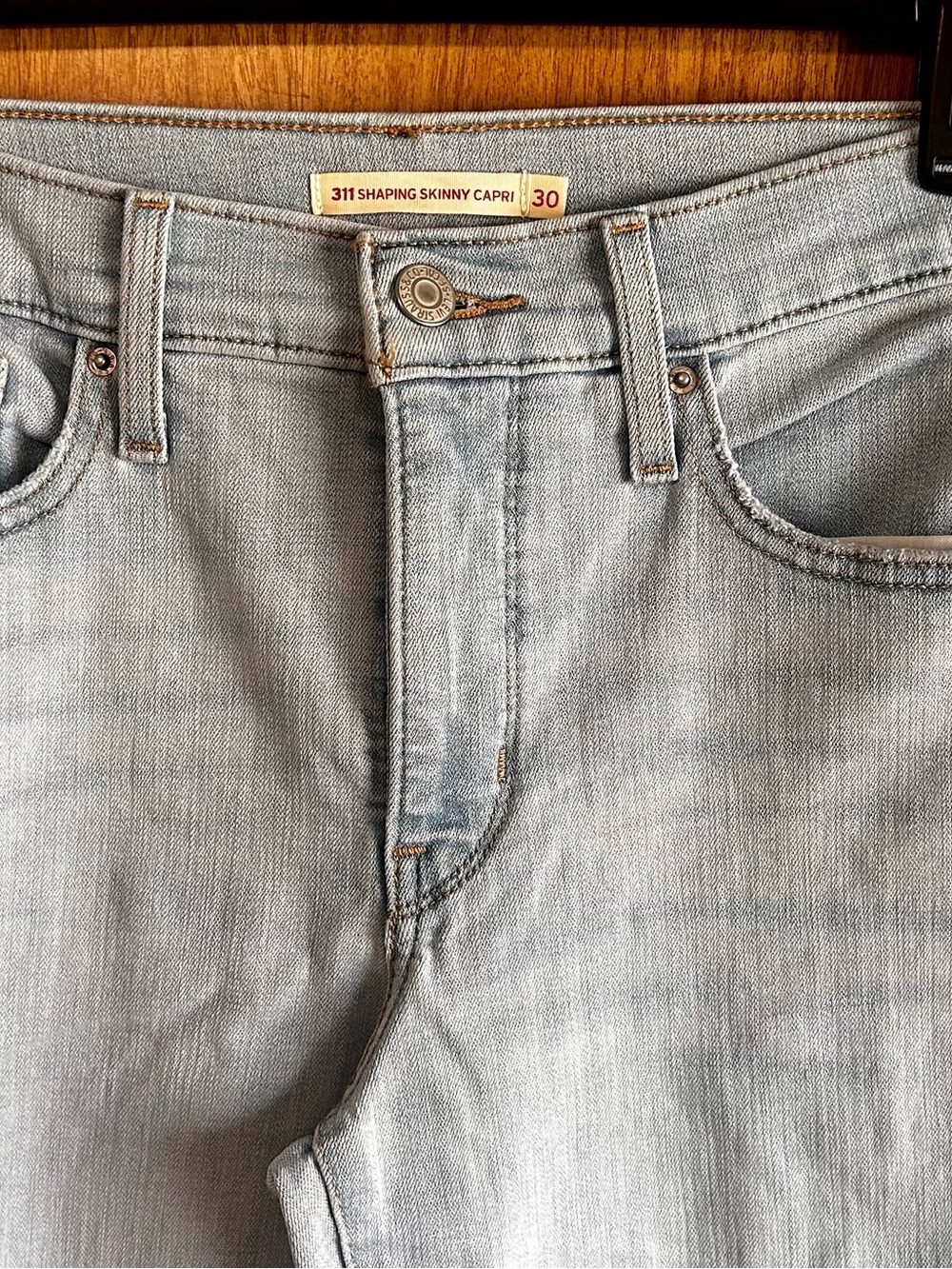 Levi's 311 Light Wash Women’s Skinny Jeans. Women Size 30 Pre Owned